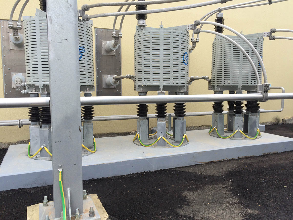 CAPACITORS AND REACTORS INSTALLATION